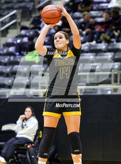 Thumbnail 2 in Malakoff vs. Millsap (Kaufman Holiday Tournament) photogallery.