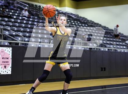 Thumbnail 1 in Malakoff vs. Millsap (Kaufman Holiday Tournament) photogallery.