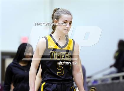 Thumbnail 2 in Malakoff vs. Millsap (Kaufman Holiday Tournament) photogallery.
