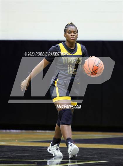 Thumbnail 3 in Malakoff vs. Millsap (Kaufman Holiday Tournament) photogallery.