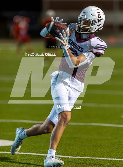 Thumbnail 1 in Grapeland vs. Deweyville (UIL 2A D2 Football Bi-District) photogallery.