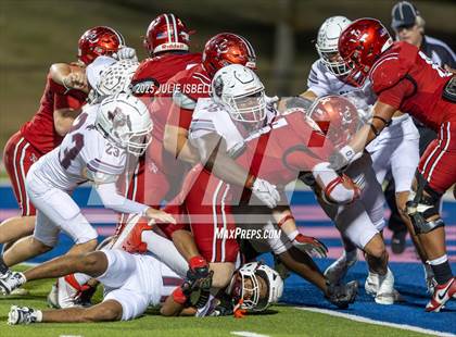 Thumbnail 3 in Grapeland vs. Deweyville (UIL 2A D2 Football Bi-District) photogallery.