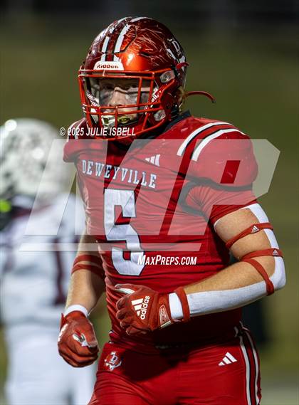 Thumbnail 2 in Grapeland vs. Deweyville (UIL 2A D2 Football Bi-District) photogallery.