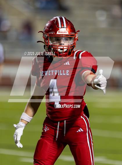 Thumbnail 2 in Grapeland vs. Deweyville (UIL 2A D2 Football Bi-District) photogallery.