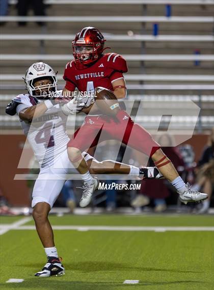 Thumbnail 1 in Grapeland vs. Deweyville (UIL 2A D2 Football Bi-District) photogallery.
