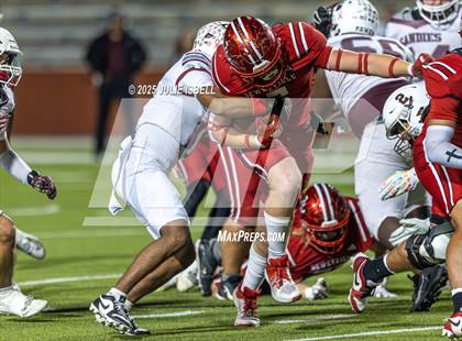 Thumbnail 3 in Grapeland vs. Deweyville (UIL 2A D2 Football Bi-District) photogallery.