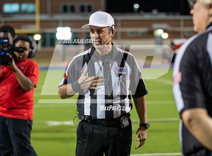 Thumbnail 2 in Grapeland vs. Deweyville (UIL 2A D2 Football Bi-District) photogallery.