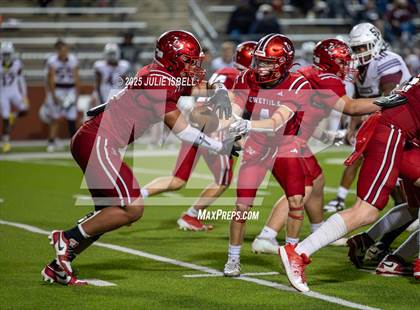 Thumbnail 2 in Grapeland vs. Deweyville (UIL 2A D2 Football Bi-District) photogallery.