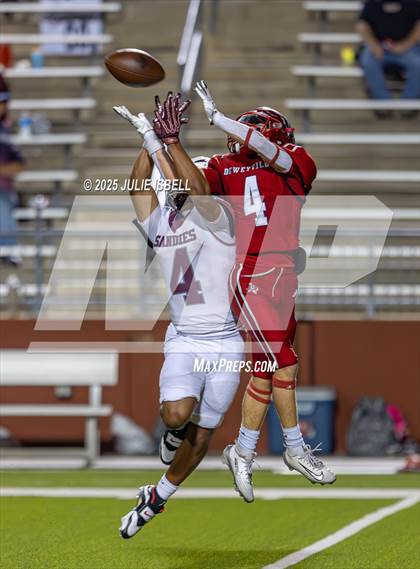 Thumbnail 2 in Grapeland vs. Deweyville (UIL 2A D2 Football Bi-District) photogallery.