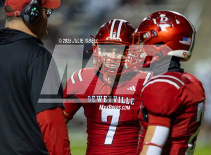 Thumbnail 2 in Grapeland vs. Deweyville (UIL 2A D2 Football Bi-District) photogallery.