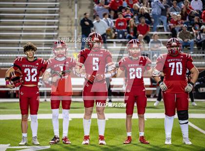 Thumbnail 1 in Grapeland vs. Deweyville (UIL 2A D2 Football Bi-District) photogallery.