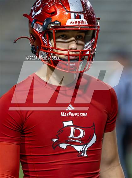 Thumbnail 2 in Grapeland vs. Deweyville (UIL 2A D2 Football Bi-District) photogallery.