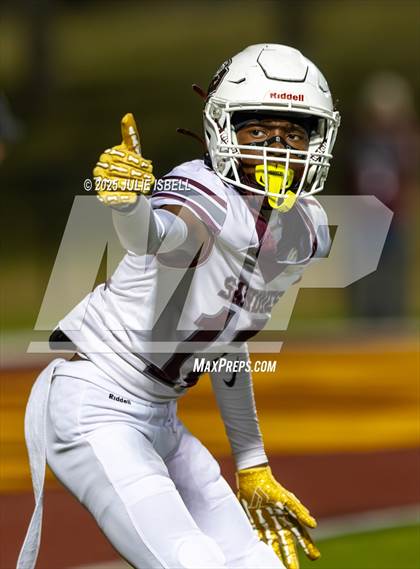 Thumbnail 3 in Grapeland vs. Deweyville (UIL 2A D2 Football Bi-District) photogallery.