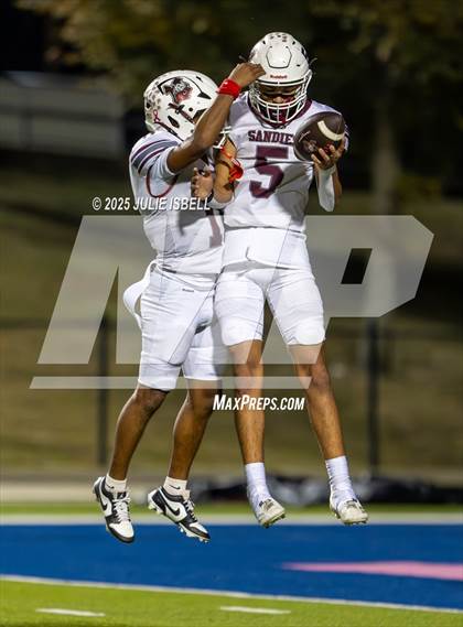 Thumbnail 1 in Grapeland vs. Deweyville (UIL 2A D2 Football Bi-District) photogallery.