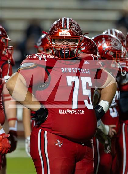 Thumbnail 2 in Grapeland vs. Deweyville (UIL 2A D2 Football Bi-District) photogallery.