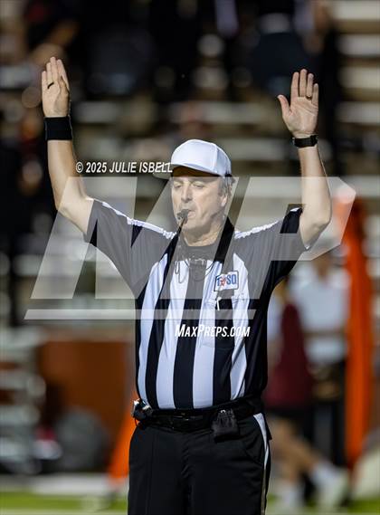 Thumbnail 3 in Grapeland vs. Deweyville (UIL 2A D2 Football Bi-District) photogallery.