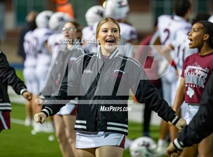 Thumbnail 1 in Grapeland vs. Deweyville (UIL 2A D2 Football Bi-District) photogallery.