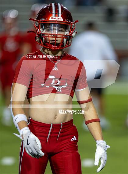 Thumbnail 1 in Grapeland vs. Deweyville (UIL 2A D2 Football Bi-District) photogallery.
