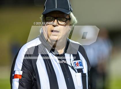 Thumbnail 1 in Grapeland vs. Deweyville (UIL 2A D2 Football Bi-District) photogallery.