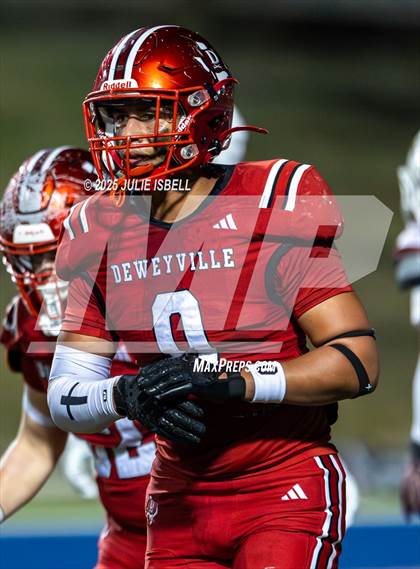 Thumbnail 1 in Grapeland vs. Deweyville (UIL 2A D2 Football Bi-District) photogallery.