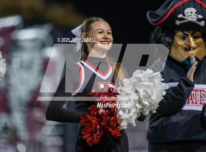 Thumbnail 1 in Grapeland vs. Deweyville (UIL 2A D2 Football Bi-District) photogallery.