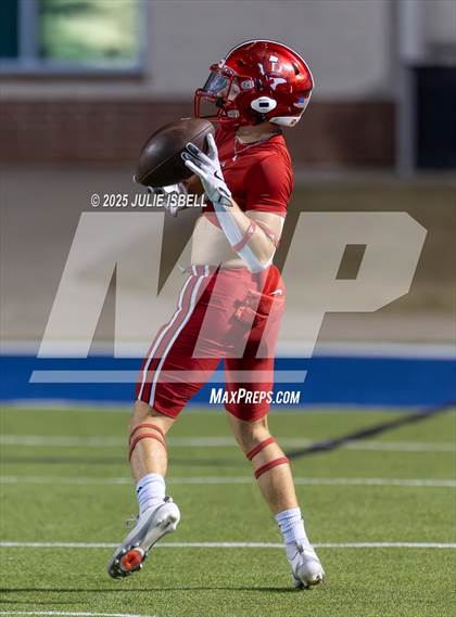 Thumbnail 3 in Grapeland vs. Deweyville (UIL 2A D2 Football Bi-District) photogallery.