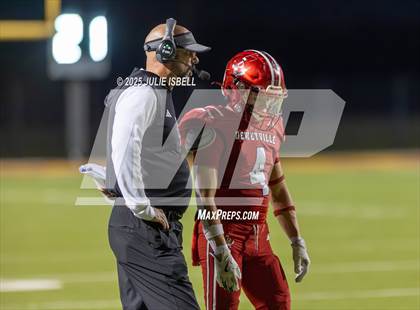 Thumbnail 1 in Grapeland vs. Deweyville (UIL 2A D2 Football Bi-District) photogallery.