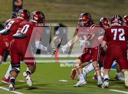 Thumbnail 1 in Grapeland vs. Deweyville (UIL 2A D2 Football Bi-District) photogallery.