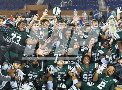 Thumbnail 1 in T.L. Hanna @ Dutch Fork (SCHSL Class AAAAA Final) photogallery.