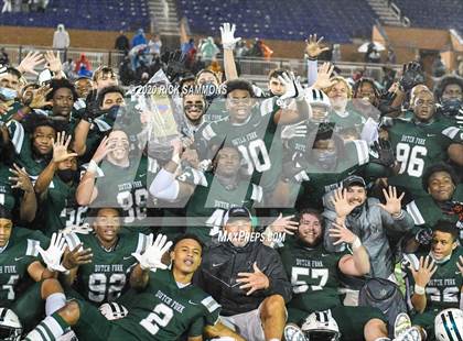 Thumbnail 3 in T.L. Hanna @ Dutch Fork (SCHSL Class AAAAA Final) photogallery.