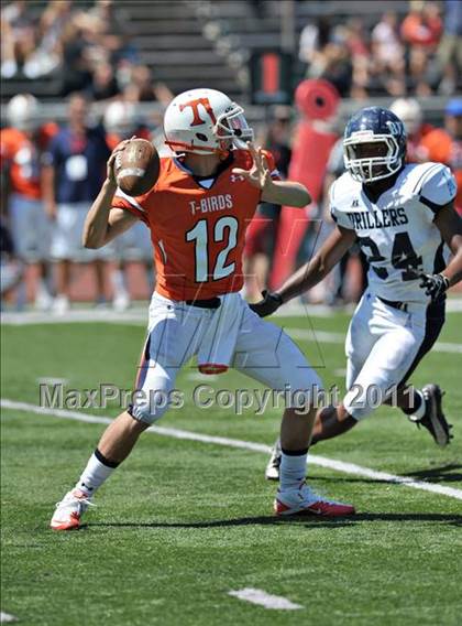 Thumbnail 2 in Timpview vs. Bakersfield (Mission Viejo Football Classic) photogallery.
