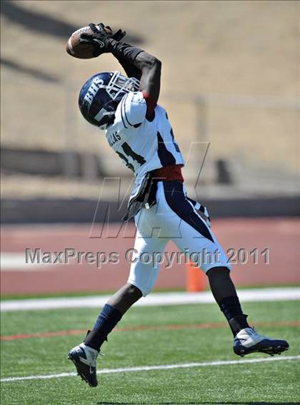 Thumbnail 2 in Timpview vs. Bakersfield (Mission Viejo Football Classic) photogallery.