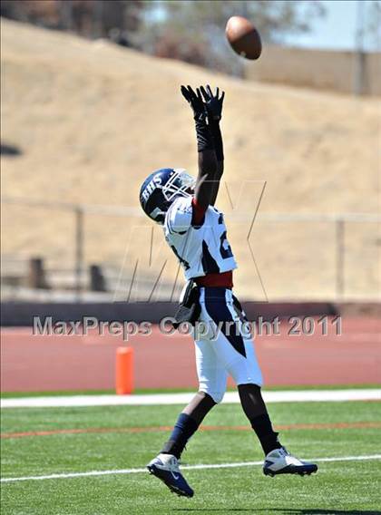Thumbnail 3 in Timpview vs. Bakersfield (Mission Viejo Football Classic) photogallery.