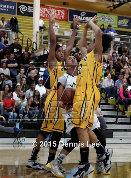 Thumbnail 3 in Bishop O'Dowd vs. Vanden (CIF NorCal Regional D3 Final) photogallery.