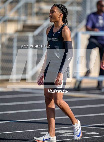 Thumbnail 3 in UIL 6A Track & Field Area 21&22 (200M) photogallery.