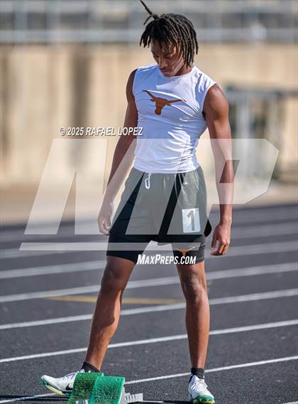 Thumbnail 3 in UIL 6A Track & Field Area 21&22 (200M) photogallery.