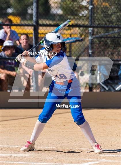Thumbnail 3 in Legend vs. Dakota Ridge (CHSAA 5A Region 6 Playoff) photogallery.