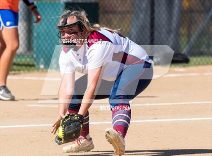 Thumbnail 2 in Legend vs. Dakota Ridge (CHSAA 5A Region 6 Playoff) photogallery.