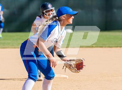 Thumbnail 2 in Legend vs. Dakota Ridge (CHSAA 5A Region 6 Playoff) photogallery.