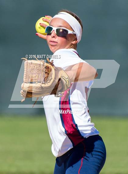 Thumbnail 1 in Legend vs. Dakota Ridge (CHSAA 5A Region 6 Playoff) photogallery.