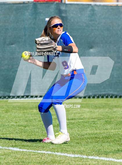 Thumbnail 2 in Legend vs. Dakota Ridge (CHSAA 5A Region 6 Playoff) photogallery.