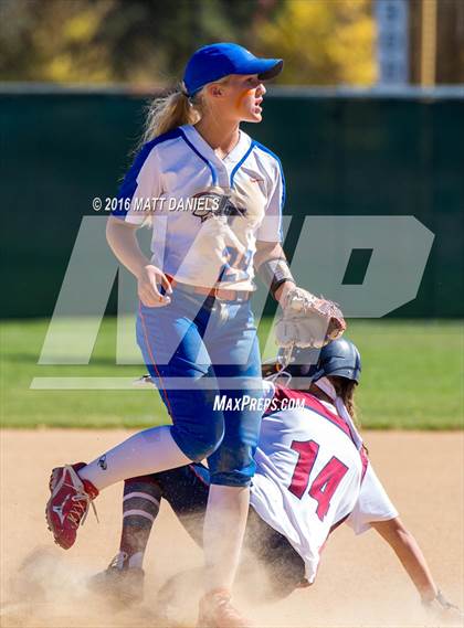 Thumbnail 3 in Legend vs. Dakota Ridge (CHSAA 5A Region 6 Playoff) photogallery.