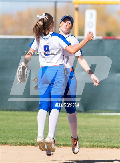 Thumbnail 1 in Legend vs. Dakota Ridge (CHSAA 5A Region 6 Playoff) photogallery.