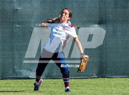 Thumbnail 2 in Legend vs. Dakota Ridge (CHSAA 5A Region 6 Playoff) photogallery.