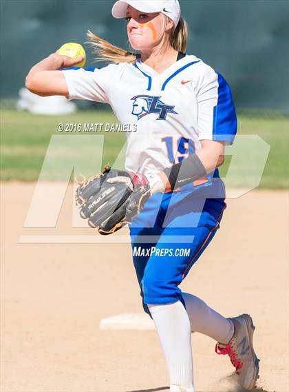 Thumbnail 1 in Legend vs. Dakota Ridge (CHSAA 5A Region 6 Playoff) photogallery.