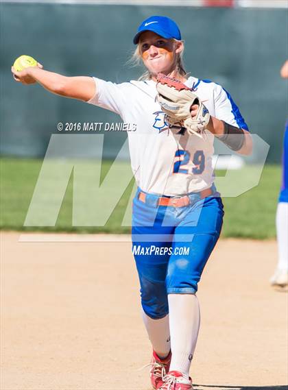 Thumbnail 3 in Legend vs. Dakota Ridge (CHSAA 5A Region 6 Playoff) photogallery.