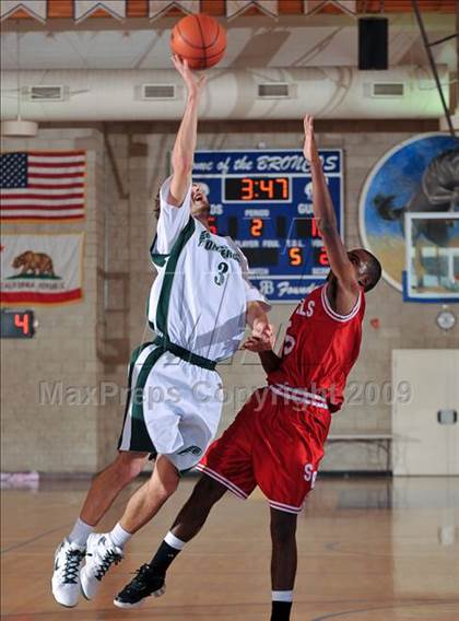 Thumbnail 3 in Ponderosa vs San Bernardino (MaxPreps Holiday Classic) photogallery.