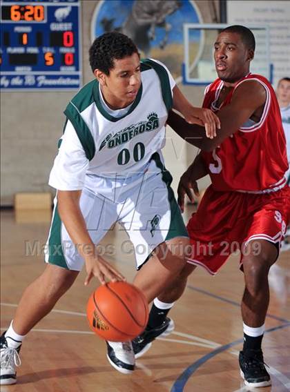 Thumbnail 2 in Ponderosa vs San Bernardino (MaxPreps Holiday Classic) photogallery.