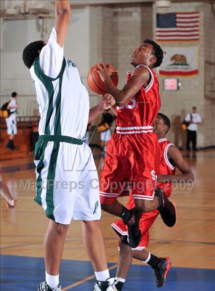 Thumbnail 3 in Ponderosa vs San Bernardino (MaxPreps Holiday Classic) photogallery.