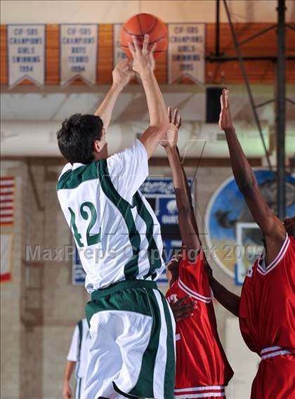 Thumbnail 2 in Ponderosa vs San Bernardino (MaxPreps Holiday Classic) photogallery.